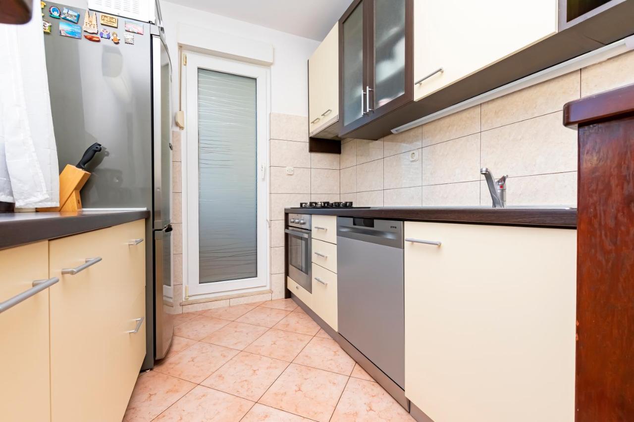 Apartment Pepalo,Omis Free Parking Екстериор снимка